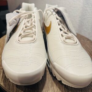 Nike Air Max Plus Tiempo sneaker in Phantom and Metallic Gold.